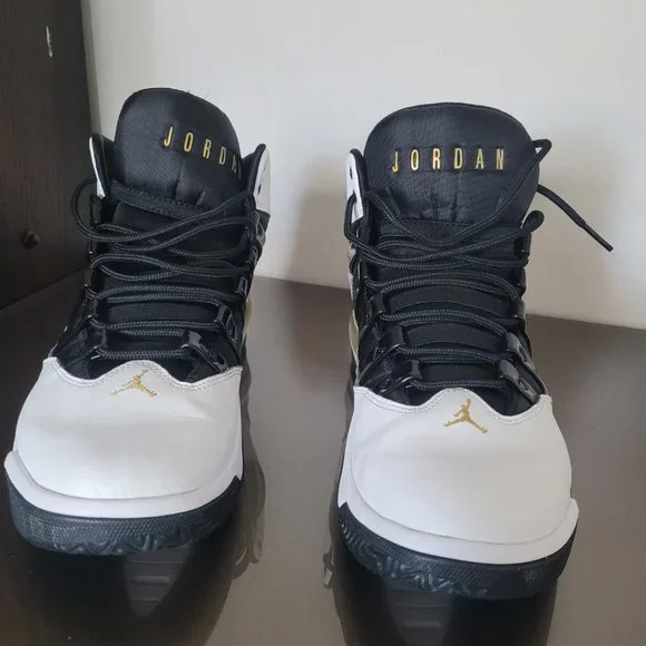 Air Jordan Max Aura white black gold big boys size 8.5 - Picture 16 of 16